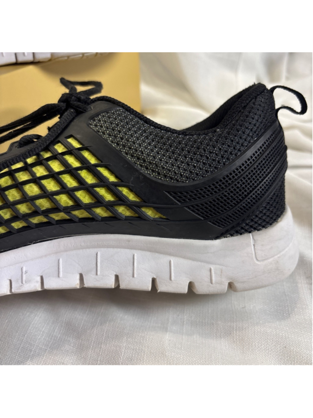 Reebok ZQuick 2.0 Running Shoe featuring Nanoweb and Z-Rated technologies. 11.5 - Picture 4 of 7